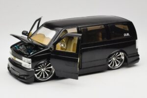 Chevrolet Astro Van Tuned Must Jada 1:18 63122 Metall - pilt 2/8
