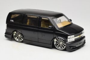 Chevrolet Astro Van Tuned Must Jada 1:18 63122 Metall - pilt 6/8