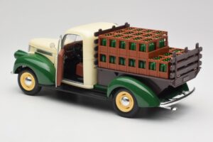 Chevrolet Brasseur Perrier Delivery Van Roheline Solido 1:18 203243 Metall - pilt 5/8