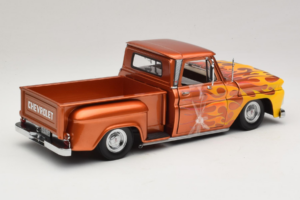 Chevrolet C-10 Stepside Pickup Lowrider Oranž Leegimustriga Sun Star 1:18 1392 Metall - pilt 2/6