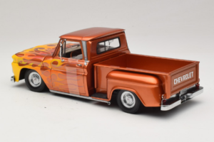 Chevrolet C-10 Stepside Pickup Lowrider Oranž Leegimustriga Sun Star 1:18 1392 Metall - pilt 5/6