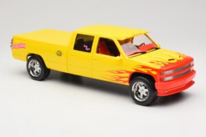Chevrolet C2500 Silverado Pussy Wagon From Kill Bill Kollane GreenLight 1:18 19015 Metall - pilt 4/6