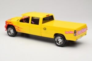 Chevrolet C2500 Silverado Pussy Wagon From Kill Bill Kollane GreenLight 1:18 19015 Metall - pilt 5/6