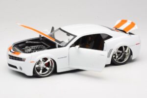 Chevrolet Camaro Concept Tuned Valge Jada 1:18 63014 Metall - pilt 2/8