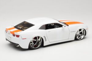 Chevrolet Camaro Concept Tuned Valge Jada 1:18 63014 Metall - pilt 3/8