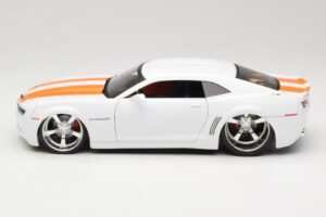 Chevrolet Camaro Concept Tuned Valge Jada 1:18 63014 Metall - pilt 4/8