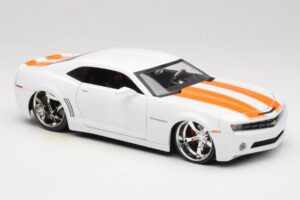 Chevrolet Camaro Concept Tuned Valge Jada 1:18 63014 Metall - pilt 6/8