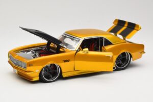 Chevrolet Camaro Z/28 Kuldne Maisto 1:18 31066 Metall - pilt 2/8