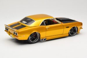 Chevrolet Camaro Z/28 Kuldne Maisto 1:18 31066 Metall - pilt 3/8