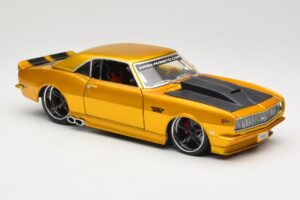 Chevrolet Camaro Z/28 Kuldne Maisto 1:18 31066 Metall - pilt 6/8