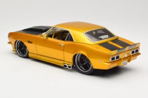 Chevrolet Camaro Z/28 Kuldne Maisto 1:18 31066 Metall - pilt 7/8