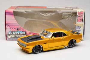 Chevrolet Camaro Z/28 Kuldne Maisto 1:18 31066 Metall - pilt 8/8