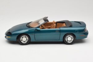 Chevrolet Camaro Z28 Kabriolett Roheline American Muscle 1:18 7231D0 Metall - pilt 4/8