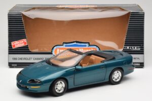 Chevrolet Camaro Z28 Kabriolett Roheline American Muscle 1:18 7231D0 Metall - pilt 8/8