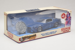 Chevrolet Camaro Z28 Stranger Things With Collectible Coin Metals Diecast 1:24 31110 Metall - pilt 2/3