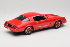 Chevrolet Camaro Z28 Yenko Turbo Z Punane GreenLight 1:18 12999 Metall - pilt 3/8