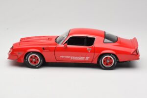Chevrolet Camaro Z28 Yenko Turbo Z Punane GreenLight 1:18 12999 Metall - pilt 4/8