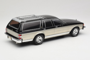 Chevrolet Caprice Estate Wagon Hõbedane & Hall MCG 1:18 MCG18478 Metall - pilt 2/6
