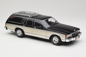 Chevrolet Caprice Estate Wagon Hõbedane & Hall MCG 1:18 MCG18478 Metall - pilt 4/6
