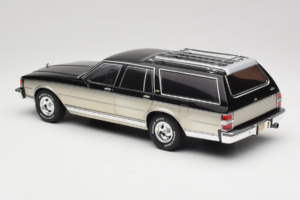Chevrolet Caprice Estate Wagon Hõbedane & Hall MCG 1:18 MCG18478 Metall - pilt 5/6