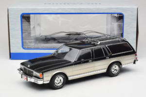 Chevrolet Caprice Estate Wagon Hõbedane & Hall MCG 1:18 MCG18478 Metall - pilt 6/6