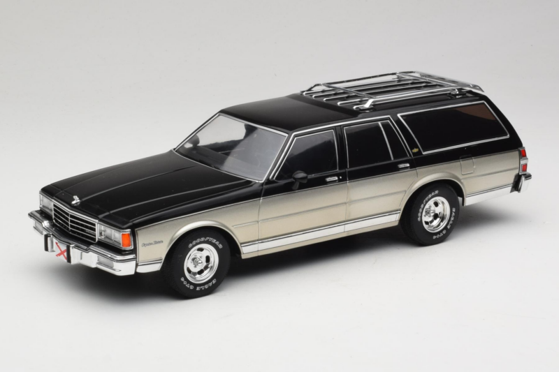 Chevrolet Caprice Estate Wagon Hõbedane & Hall MCG 1:18 MCG18478 Metall