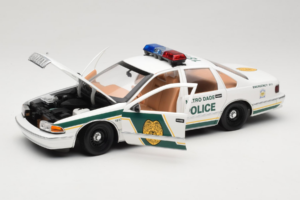 Chevrolet Caprice Metro Dade Politsei UT Models 1:18 21024 Metall - pilt 2/8