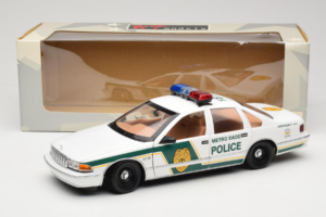 Chevrolet Caprice Metro Dade Politsei UT Models 1:18 21024 Metall - pilt 8/8