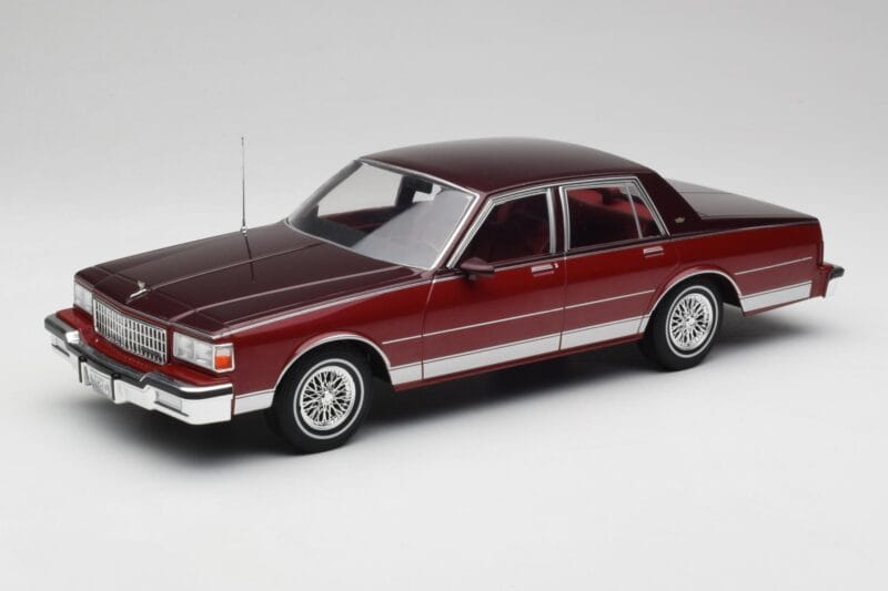 Chevrolet Caprice Punane Metallik MCG 1:18 MCG18361 Metall
