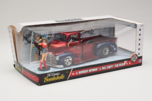 Chevrolet COE Pickup Wonder Woman With Figure Metals Diecast 1:24 30453 Metall - pilt 2/3