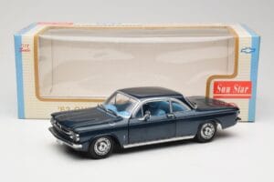 Chevrolet Corvair Tumesinine Sun Star 1:18 1482 Metall - pilt 8/8