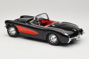 Chevrolet Corvette C1 Must & Punane Bburago 1:18 3034-M1 Metall - pilt 7/8