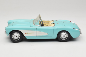 Chevrolet Corvette C1 Sinine & Valge Bburago 1:18 3024-M2 Metall - pilt 4/8