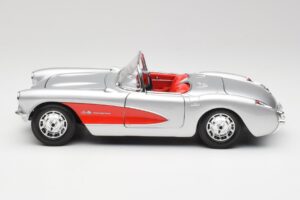 Chevrolet Corvette C1 Hõbedane & Punane Bburago 1:18 3024-M1 Metall - pilt 4/8