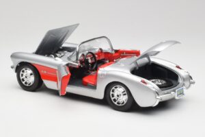 Chevrolet Corvette C1 Hõbedane & Punane Bburago 1:18 3024-M1 Metall - pilt 5/8