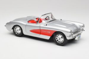 Chevrolet Corvette C1 Hõbedane & Punane Bburago 1:18 3024-M1 Metall - pilt 6/8