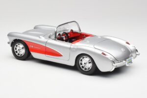 Chevrolet Corvette C1 Hõbedane & Punane Bburago 1:18 3024-M1 Metall - pilt 7/8