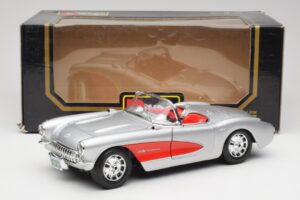 Chevrolet Corvette C1 Hõbedane & Punane Bburago 1:18 3024-M1 Metall - pilt 8/8