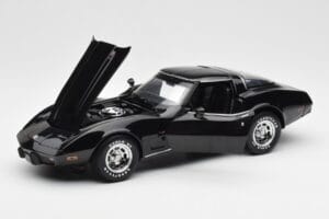 Chevrolet Corvette C3 Must UT Models 1:18 21071 Metall - pilt 2/8