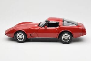 Chevrolet Corvette C3 Punane UT Models 1:18 21073 Metall - pilt 4/8