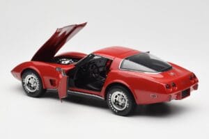 Chevrolet Corvette C3 Punane UT Models 1:18 21073 Metall - pilt 5/8