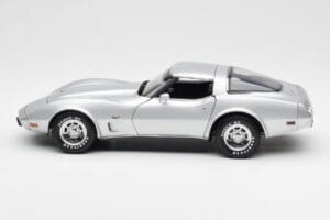 Chevrolet Corvette C3 Hõbedane UT Models 1:18 21072 Metall - pilt 4/8