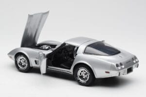 Chevrolet Corvette C3 Hõbedane UT Models 1:18 21072 Metall - pilt 5/8