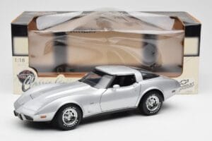 Chevrolet Corvette C3 Hõbedane UT Models 1:18 21072 Metall - pilt 8/8