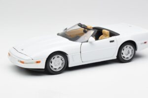 Chevrolet Corvette C4 Kabriolett Valge Maisto 1:18 32830 Metall