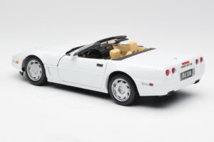 Chevrolet Corvette C4 Kabriolett Valge Maisto 1:18 32830 Metall - pilt 7/8