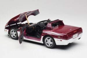 Chevrolet Corvette C4 Indy 500 Pace Car Maisto 1:18 56011 Metall - pilt 5/8