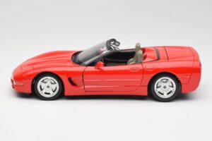 Chevrolet Corvette C5 Kabriolett Punane Bburago 1:18 3076 Metall - pilt 4/8