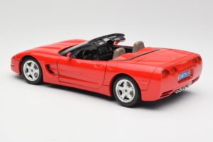 Chevrolet Corvette C5 Kabriolett Punane Bburago 1:18 3076 Metall - pilt 7/8