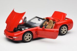Chevrolet Corvette C5 Kabriolett Punane UT Models 1:18 21006 Metall - pilt 2/8